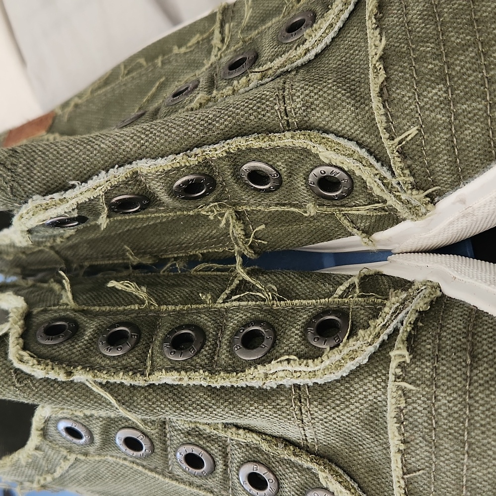 Blowfish $22 - Picture 3 of 6